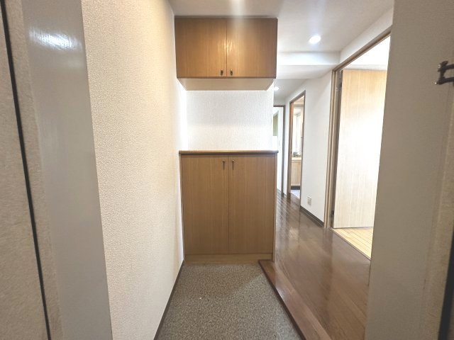 玄関　シューズボックス付の玄関※クリーニング前の写真です