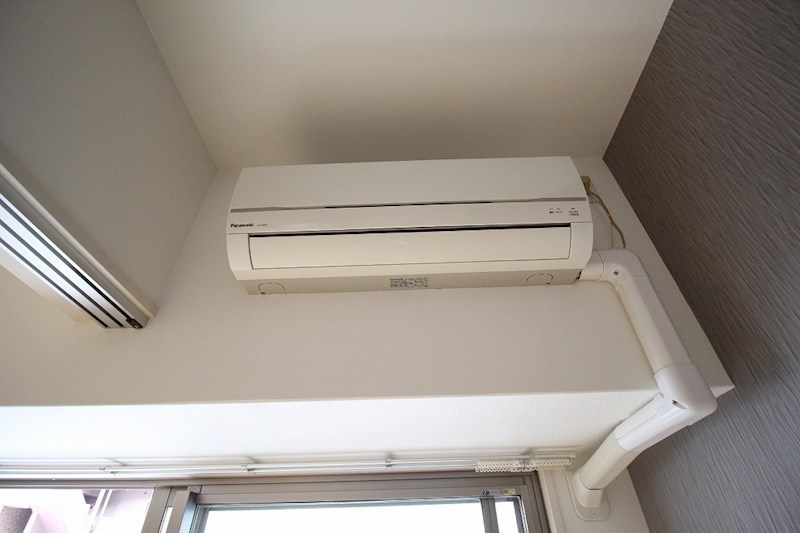その他　エアコン1基あり