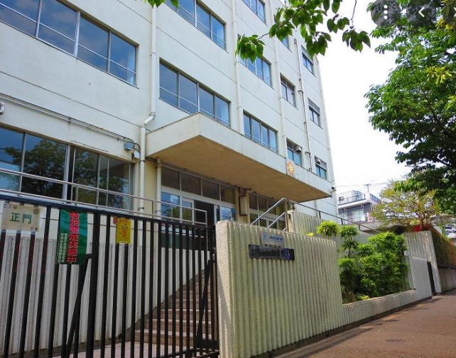 中学校　世田谷区立駒沢中学校（中学校）まで862m