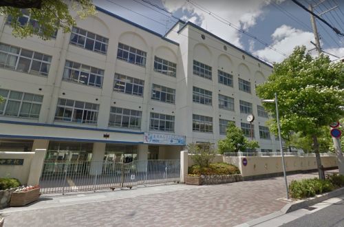 中学校　神戸市立本山中学校（中学校）まで1204m