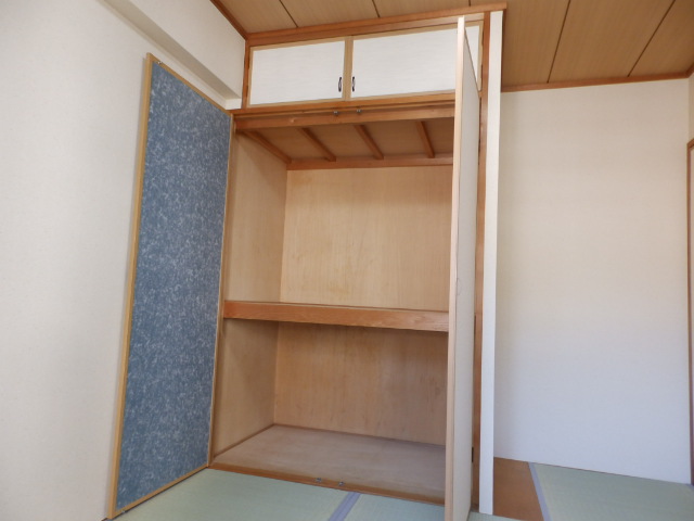 収納　押入