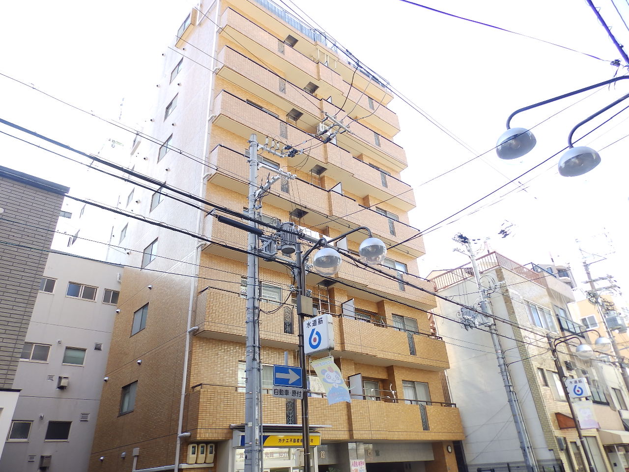 建物外観　タイル貼りで高級感あります