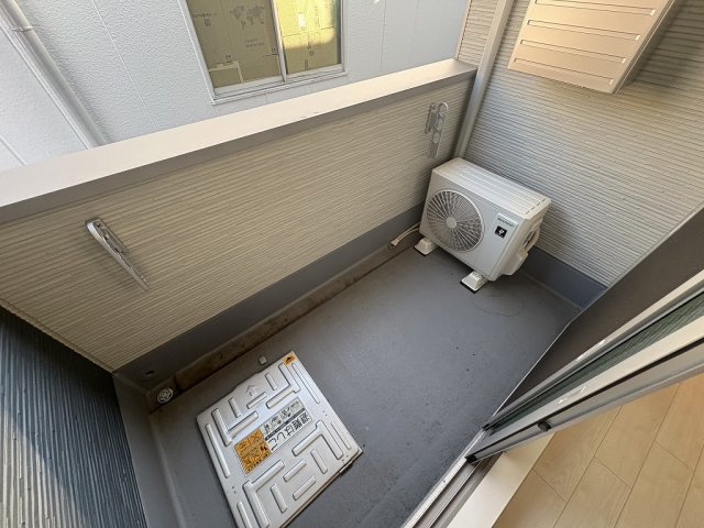 バルコニー　暖かな日差しのふりそそぐバルコニー