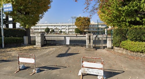 小学校　あきる野市立東秋留小学校（小学校）まで587m