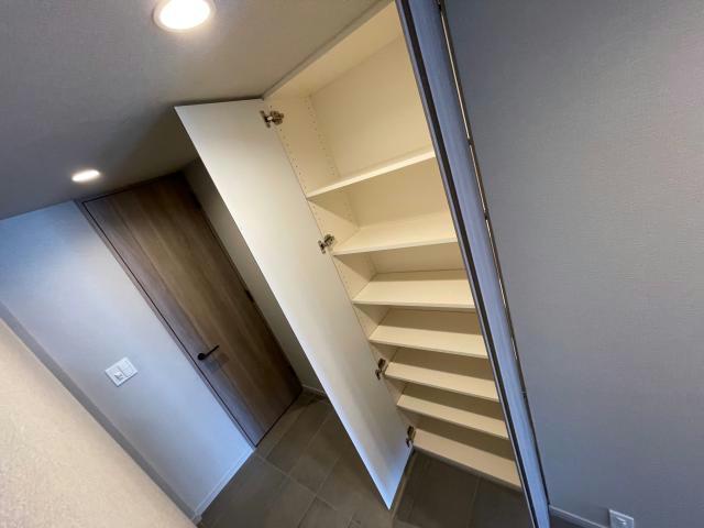 玄関　シューズボックス