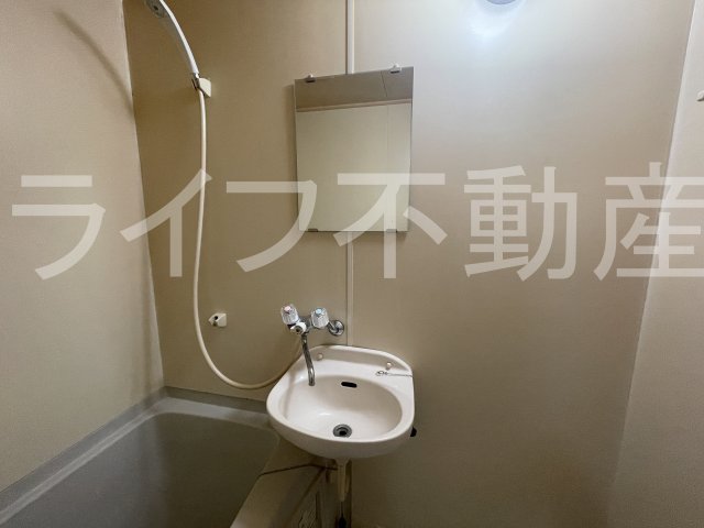 洗面設備　独立洗面台で身支度をすべて済ませてしまいましょう