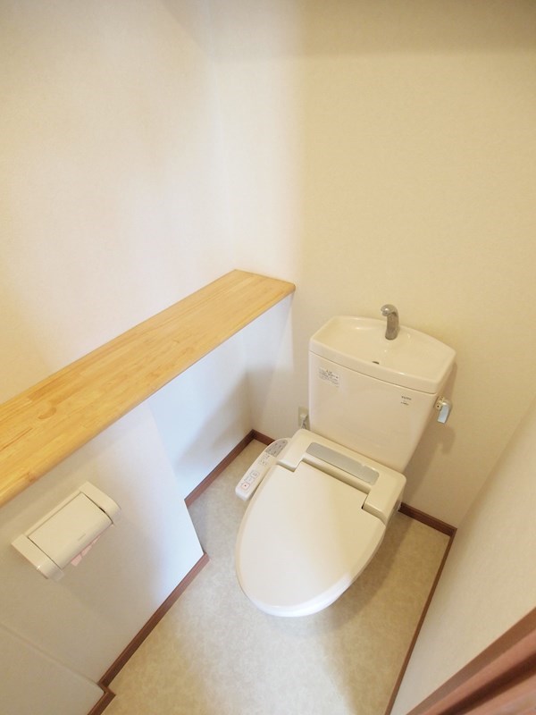 トイレ　ウォシュレット付きのトイレ。