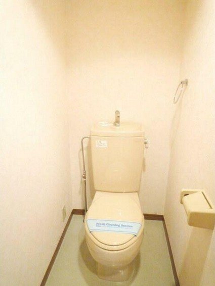 トイレ　別号室の参考写真となります