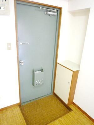 玄関　下駄箱あります