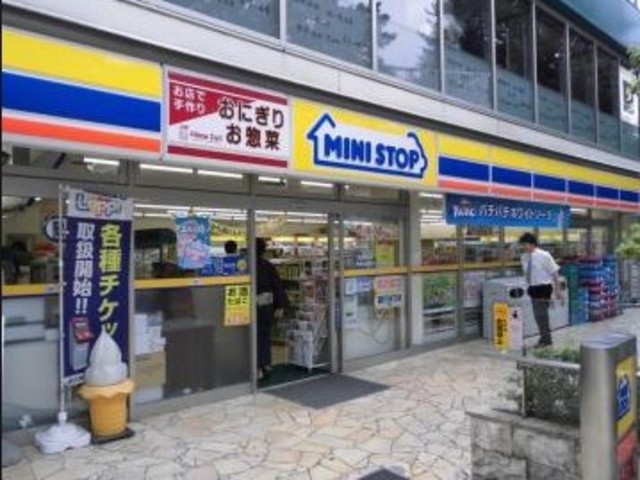 コンビニ　ミニストップ信濃町駅南口店（コンビニ）まで376m