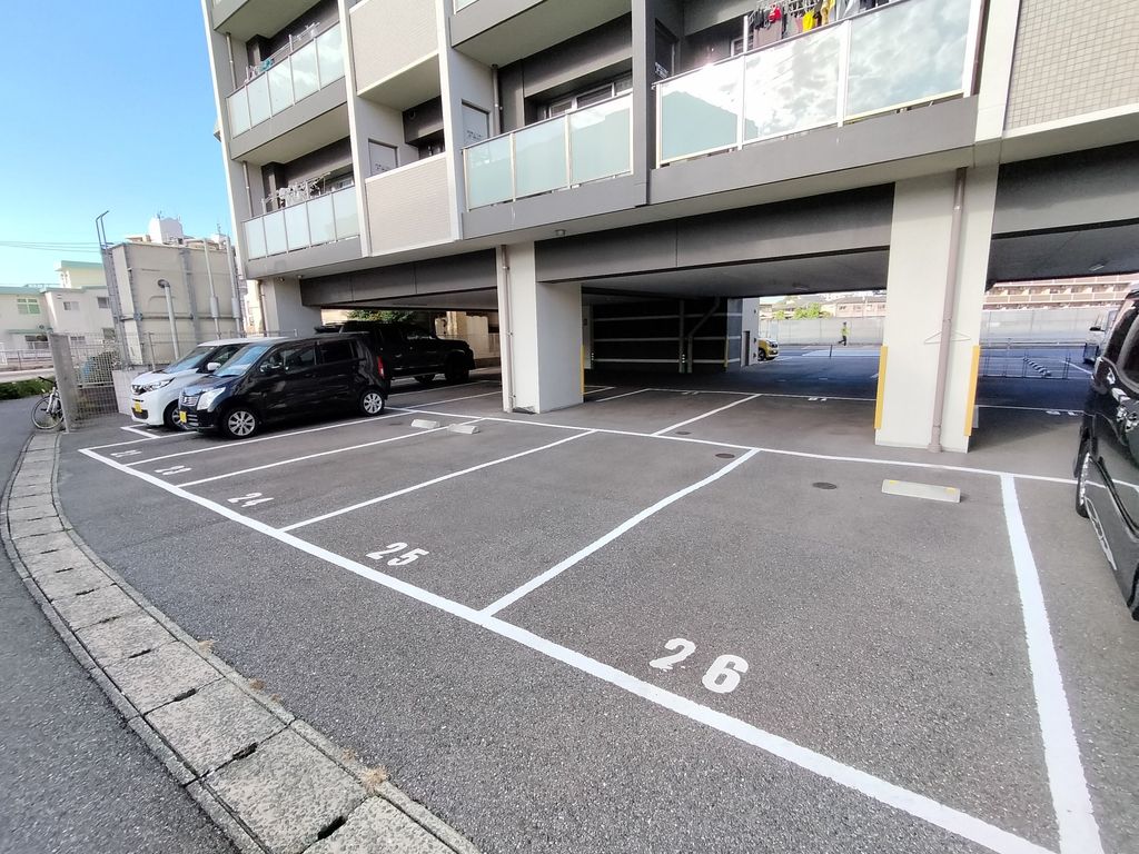 駐車場　駐車場