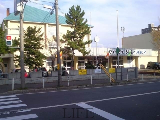 小学校　札幌市立月寒小学校（小学校）まで619m