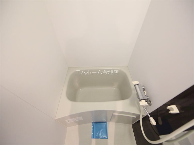 バス・シャワールーム　浴室暖房乾燥機能付バス　同仕様写真