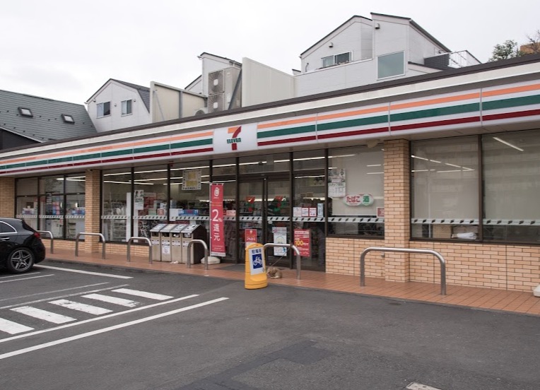 コンビニ　セブンイレブン世田谷成城8丁目店（コンビニ）まで272m