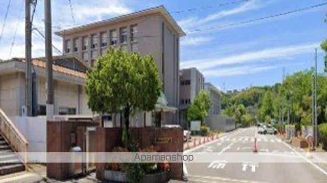 中学校　大分大学教育学部附属学校中学校（中学校）まで687m