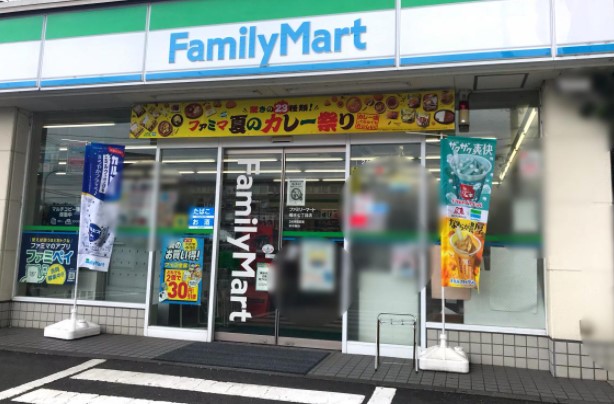 コンビニ　ファミリーマート 橋本七丁目店（コンビニ）まで142m