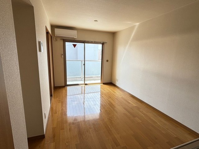 居室・リビング　※別の部屋の写真になります。
