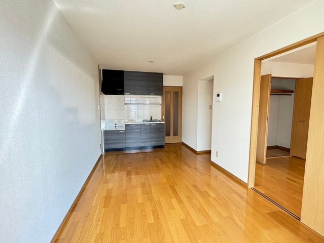居室・リビング　※別の部屋の写真になります。