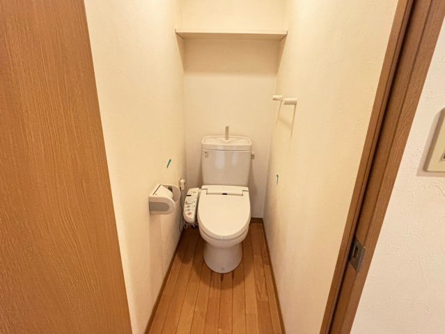 トイレ　※別の部屋の写真になります。