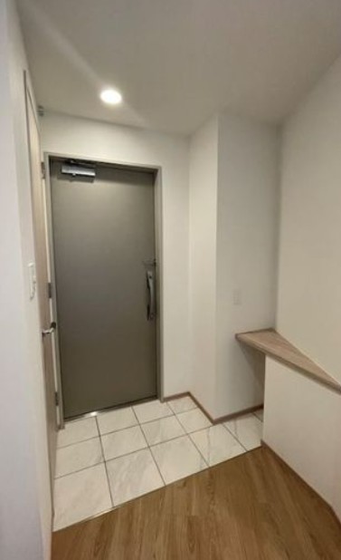 玄関　※別部屋参考写真