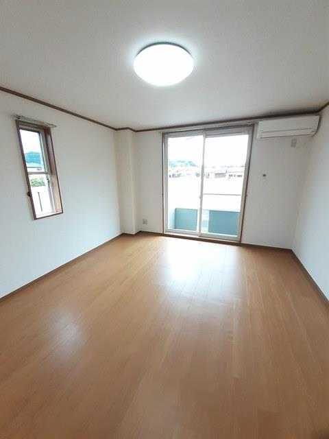 グレイスフル ウッズ SJKの居間写真