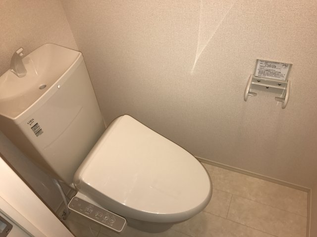 トイレ　シャワー付き暖房便座