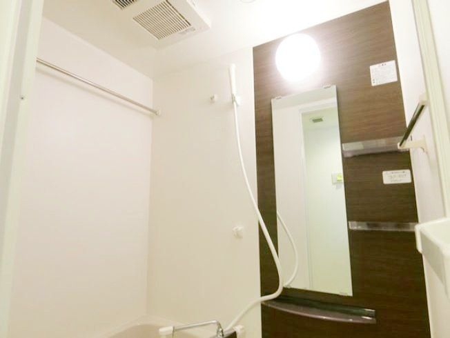 バス・シャワールーム　※同タイプの別のお部屋です。