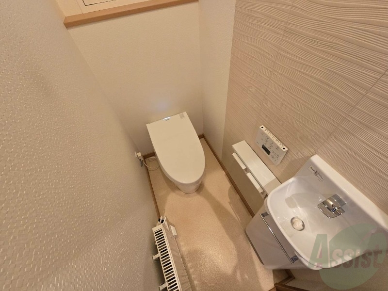 トイレ　シャワートイレになっているので快適です！