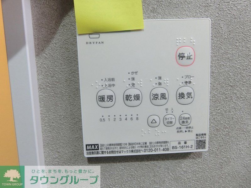 収納　広々としたクローゼット！※実際の建具の色はコバルトブルーと…