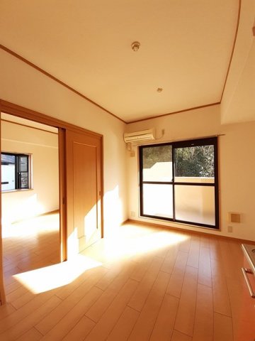 居室・リビング　こちらの居間で趣味の時間をお楽しみください