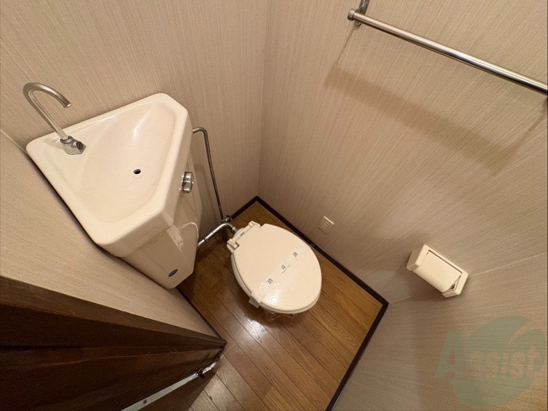 トイレ　こちらはトイレです。清潔感があり、安心して使用できます。