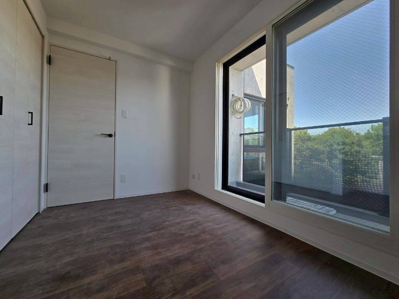 その他部屋・スペース　こちらのお部屋は光が差し込む、温かみのあるお部屋です。