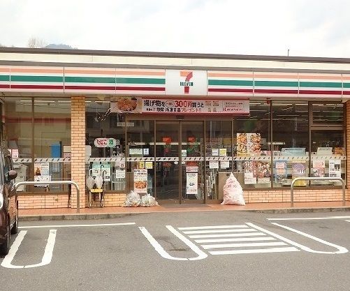 コンビニ　セブンイレブン上深川町店（コンビニ）まで350m