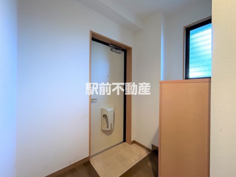 玄関　靴箱付です。