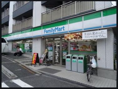 コンビニ　ファミリーマート　牛込柳町駅前店（コンビニ）まで447m