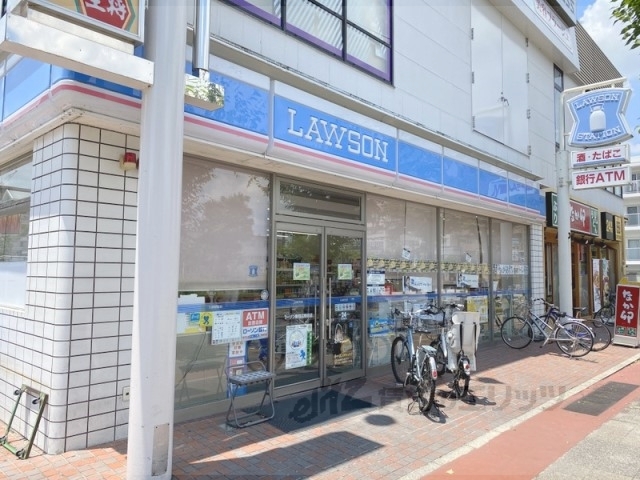 コンビニ　ローソン新田辺駅前店（コンビニ）まで350m