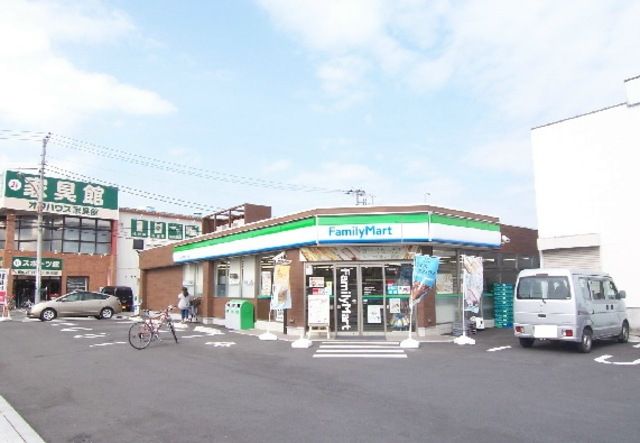 コンビニ　ファミリーマート八王子大和田町五丁目店（コンビニ）まで559m