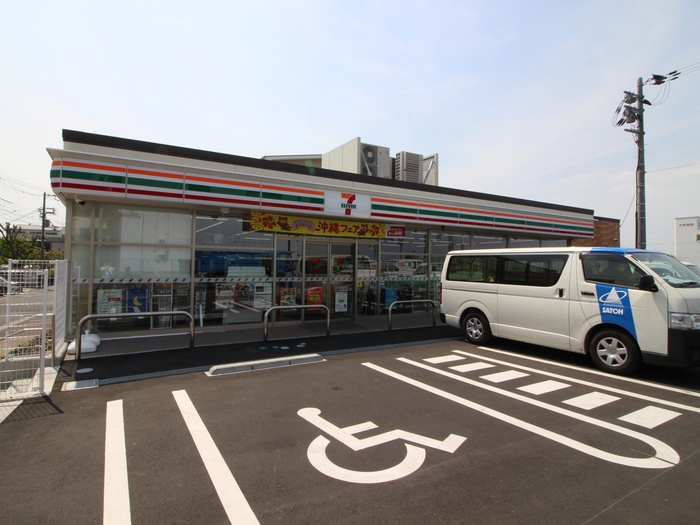 コンビニ　セブンイレブン（コンビニ）まで350m