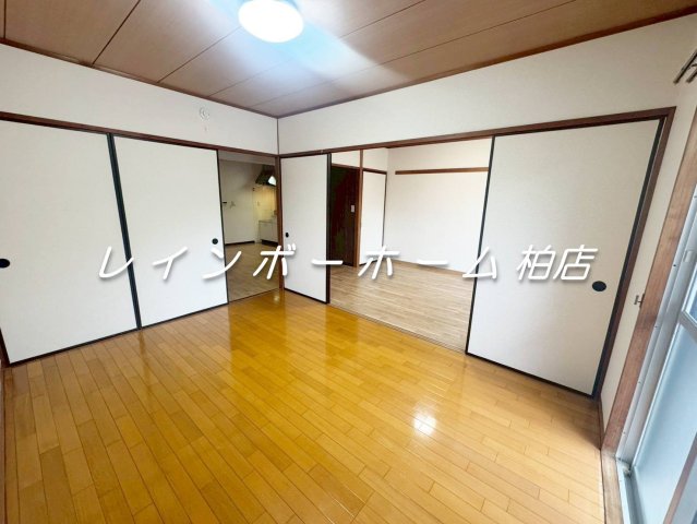 その他部屋・スペース　広くて明るい寝室
