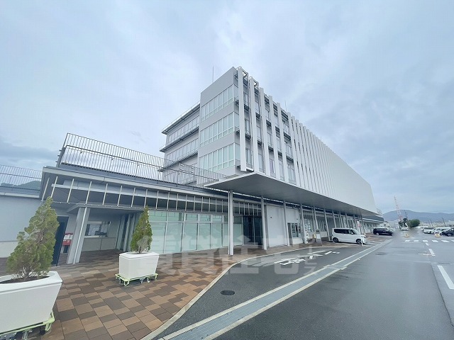 役所　柏原市役所（役所）まで576m