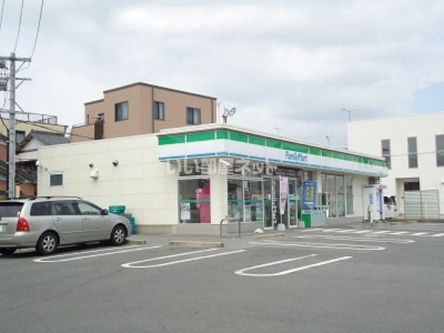 コンビニ　ファミリーマート岡崎日名本町店（コンビニ）まで730m