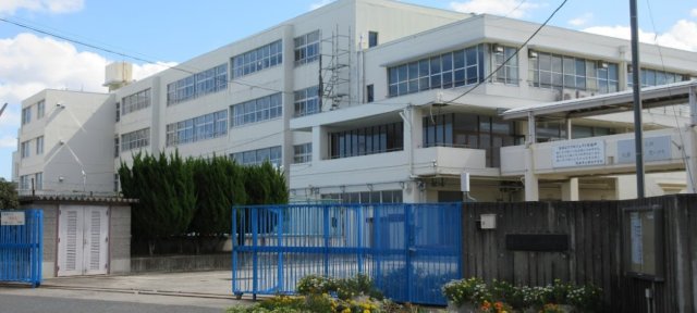 中学校　箕面市立第四中学校（中学校）まで2681m