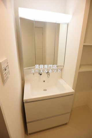 洗面設備　清潔感ある独立洗面台で毎日気持ちよく♪