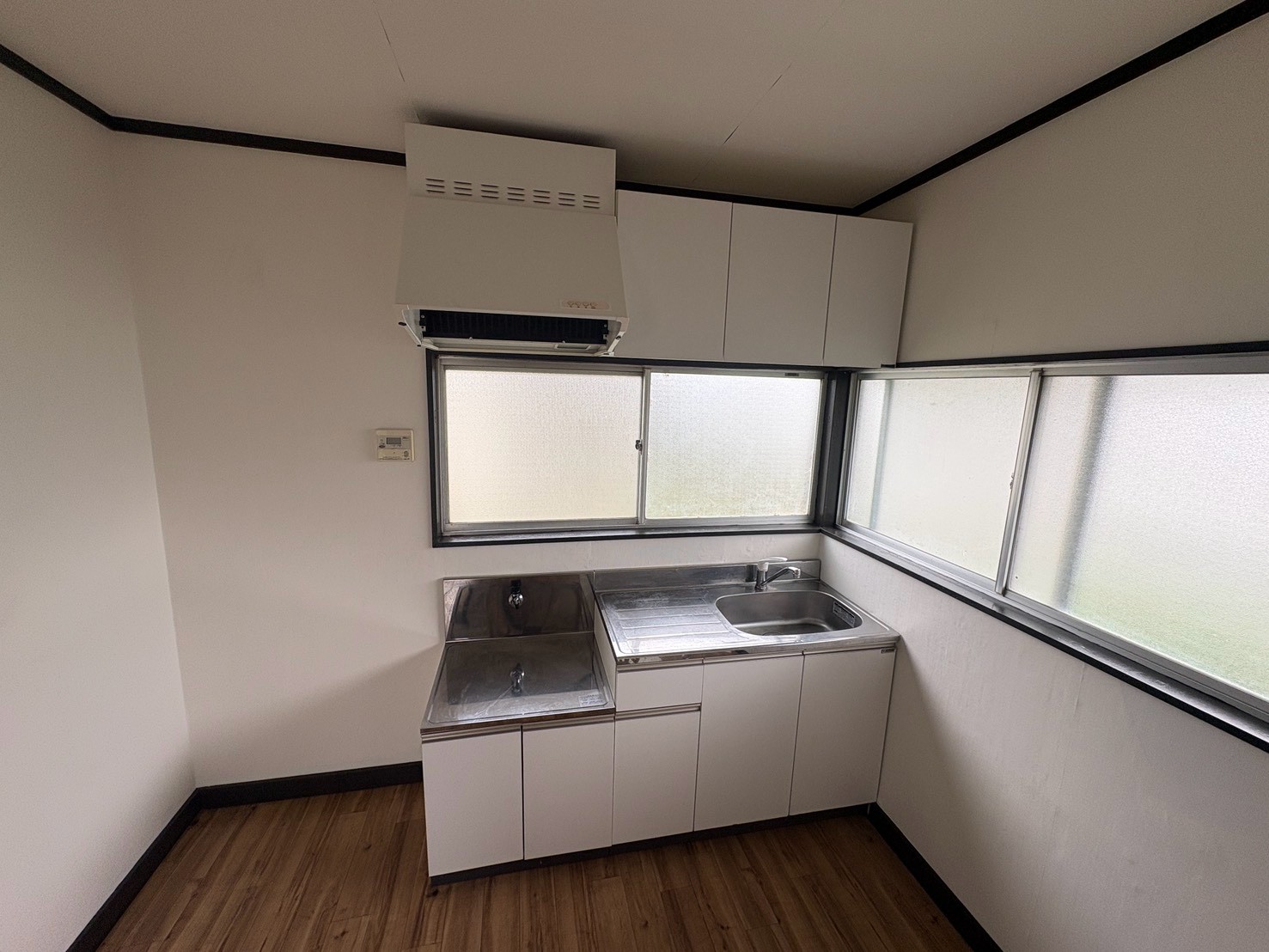 韮塚貸住宅のキッチン写真