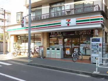 コンビニ　セブンイレブン 渋谷本町店（コンビニ）まで211m