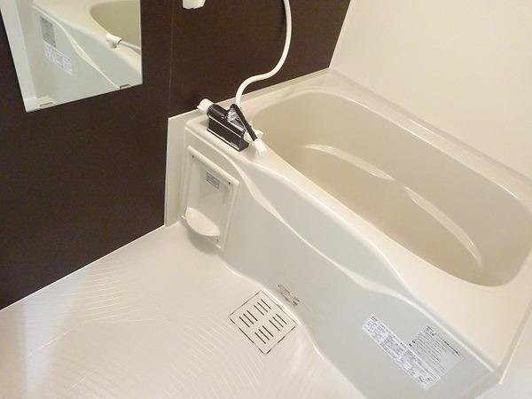 バス・シャワールーム　浴室乾燥機付き！