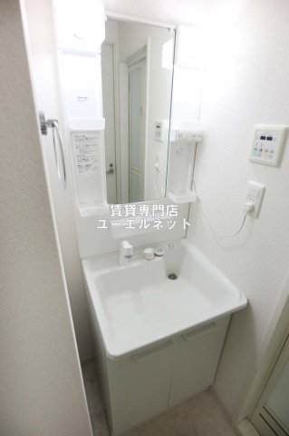 洗面設備　清潔感ある独立洗面台で毎日気持ちよく♪