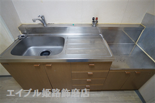 キッチン　写真は反転のお部屋です