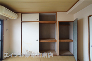 収納　写真は反転のお部屋です