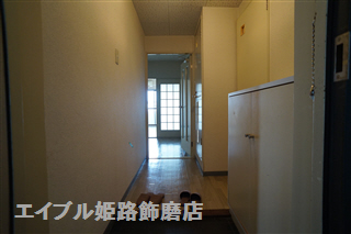 玄関　写真は反転のお部屋です